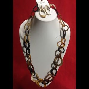 🌷NWT Tortoise graduating necklace with earrings🌷